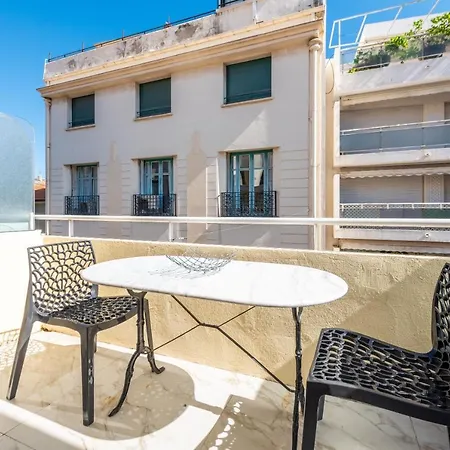 Large - 50m - Terrace Sea View