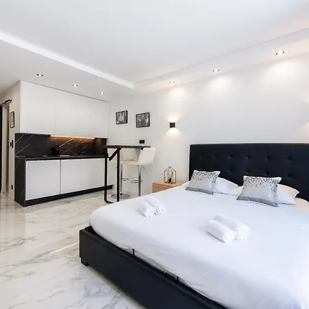 Large - 50m - Terrace Sea View Apartment