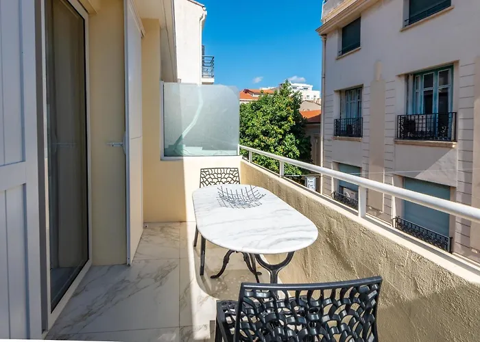 Large - 50m - Terrace Sea View Cannes